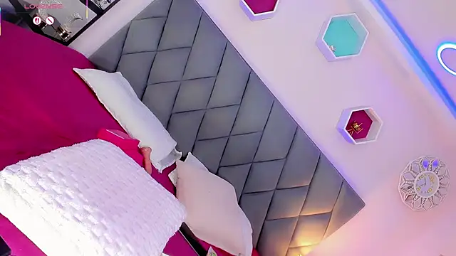 Snapshot of Amira_Ember chatting on February 6, 2026, 9:07 pm Amira Ember online show from February 6, 2026, 9:07 pm