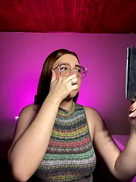 CoraVibes online show from November 18, 2025, 11:47 am