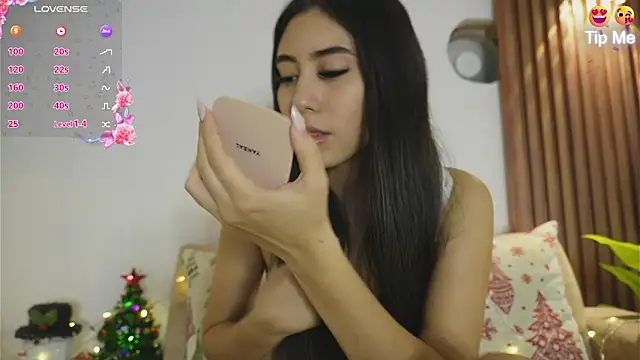 Roxybeautyy online show from November 15, 2025, 10:04 pm