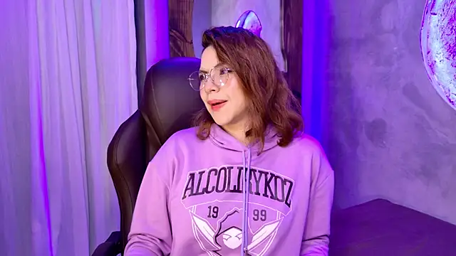 Celineblossom  online show from October 10, 2025, 4:39 pm