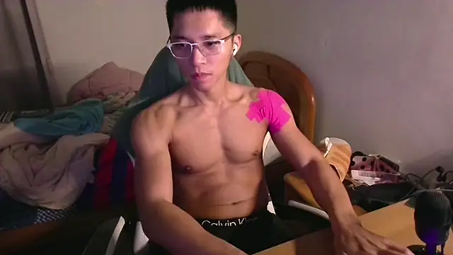 Snapshot of iron0401 chatting on February 26, 2026, 5:12 pm iron0401 online show from February 26, 2026, 5:12 pm