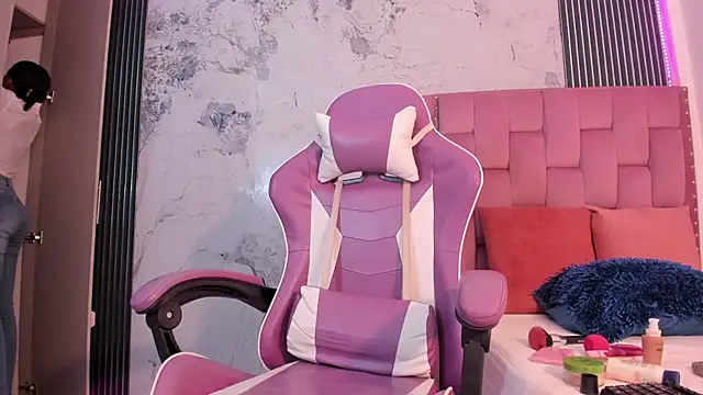 Mia Duarte1 online show from November 28, 2025, 7:38 pm