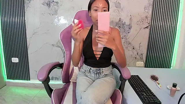 Mia Duarte1 online show from December 20, 2025, 8:05 pm