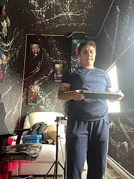 Snapshot of IanGilbert chatting on September 11, 2025, 8:31 pm IanGilbert online show from September 11, 2025, 8:31 pm