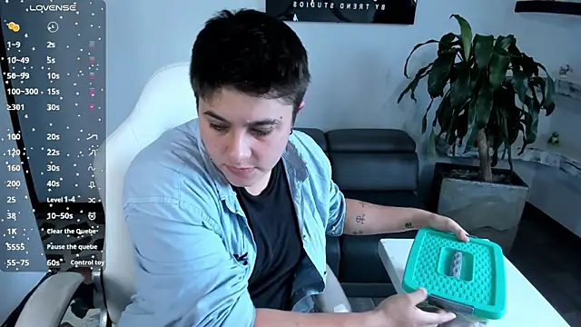 Snapshot of IanGilbert chatting on September 19, 2025, 8:09 pm IanGilbert online show from September 19, 2025, 8:09 pm