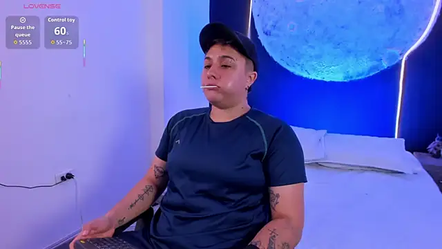 Snapshot of IanGilbert chatting on December 3, 2025, 8:40 pm IanGilbert online show from December 3, 2025, 8:40 pm