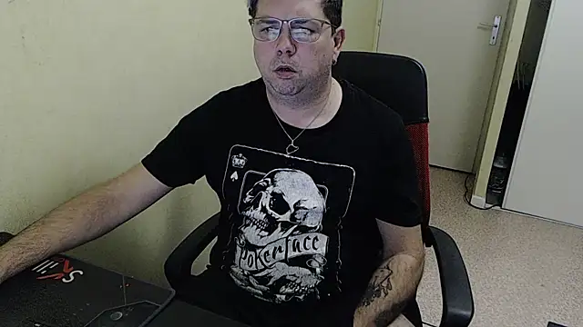 Snapshot of blueandwhite1 chatting on December 5, 2024, 3:39 pm blueandwhite1 online show from December 5, 2024, 3:39 pm