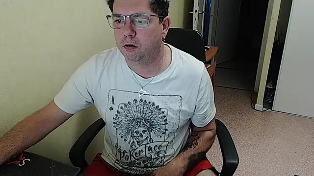 Snapshot of blueandwhite1 chatting on December 11, 2024, 8:04 am blueandwhite1 online show from December 11, 2024, 8:04 am