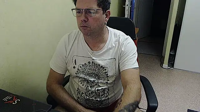 Snapshot of blueandwhite1 chatting on December 11, 2024, 3:37 pm blueandwhite1 online show from December 11, 2024, 3:37 pm