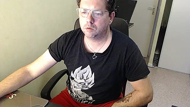 Snapshot of blueandwhite1 chatting on December 21, 2024, 3:31 pm blueandwhite1 online show from December 21, 2024, 3:31 pm