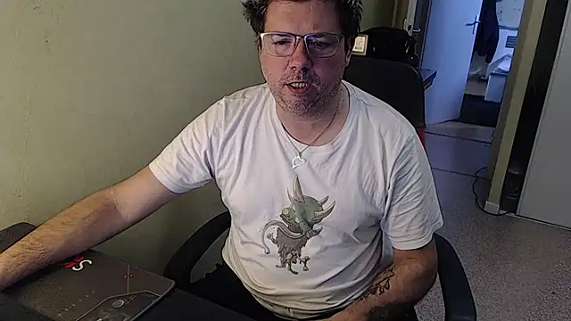 Snapshot of blueandwhite1 chatting on January 18, 2025, 8:52 am blueandwhite1 online show from January 18, 2025, 8:52 am