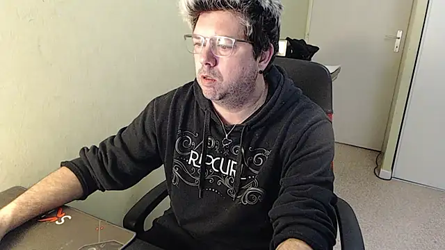 Snapshot of blueandwhite1 chatting on January 26, 2025, 10:12 am blueandwhite1 online show from January 26, 2025, 10:12 am