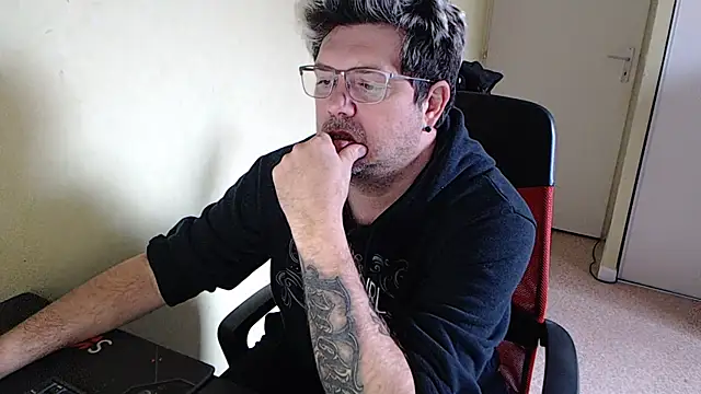 Snapshot of blueandwhite1 chatting on January 26, 2025, 1:36 pm blueandwhite1 online show from January 26, 2025, 1:36 pm