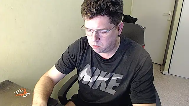 Snapshot of blueandwhite1 chatting on February 1, 2025, 4:22 pm blueandwhite1 online show from February 1, 2025, 4:22 pm