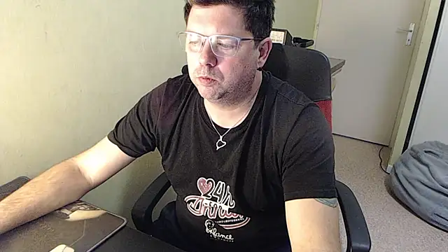 Snapshot of blueandwhite1 chatting on February 10, 2025, 5:19 pm blueandwhite1 online show from February 10, 2025, 5:19 pm