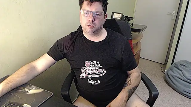 Snapshot of blueandwhite1 chatting on February 12, 2025, 8:06 am blueandwhite1 online show from February 12, 2025, 8:06 am