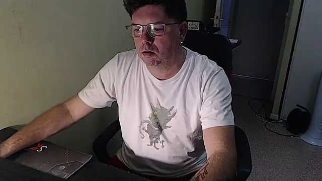 Snapshot of blueandwhite1 chatting on November 5, 2025, 8:14 am blueandwhite1 online show from November 5, 2025, 8:14 am