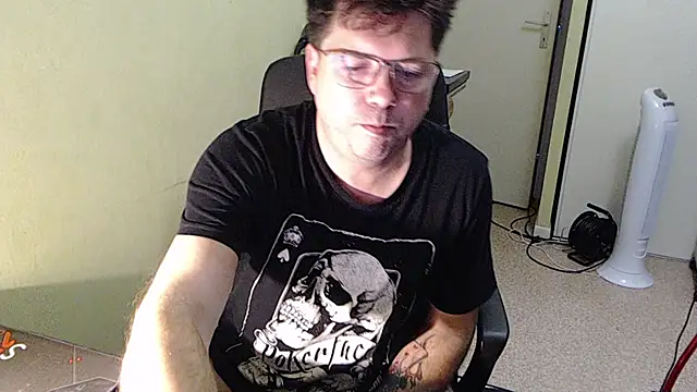 Snapshot of blueandwhite1 chatting on November 12, 2025, 8:59 am blueandwhite1 online show from November 12, 2025, 8:59 am