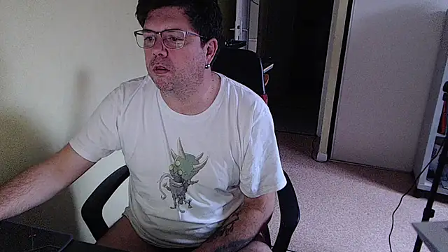 Snapshot of blueandwhite1 chatting on December 19, 2025, 2:46 pm blueandwhite1 online show from December 19, 2025, 2:46 pm