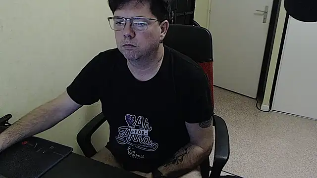 Snapshot of blueandwhite1 chatting on February 10, 2026, 3:27 pm blueandwhite1 online show from February 10, 2026, 3:27 pm