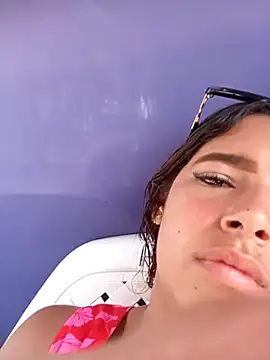 Zoe-Johnson  online show from October 19, 2025, 7:47 pm