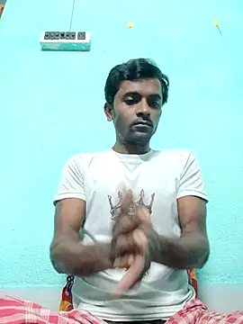 Snapshot of ShinuRoy chatting on December 17, 2025, 11:55 pm ShinuRoy online show from December 17, 2025, 11:55 pm