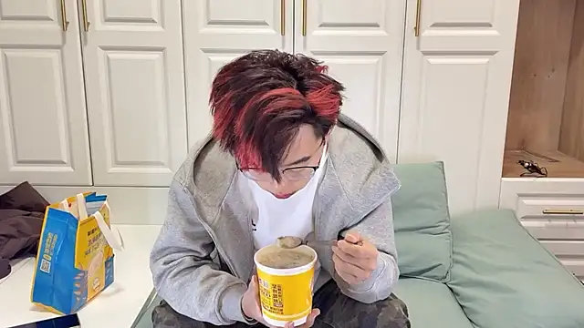 STxuguanhan online show from October 22, 2025, 8:14 am