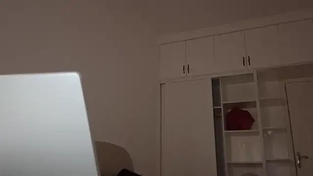 STxuguanhan online show from December 17, 2025, 3:51 pm