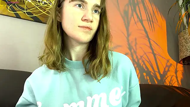 velina   online show from September 25, 2025, 7:50 pm