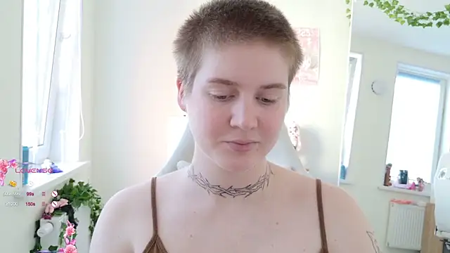 Snapshot of Zlata_in_xxxLand chatting on October 19, 2025, 8:59 am Zlata in xxxLand online show from October 19, 2025, 8:59 am