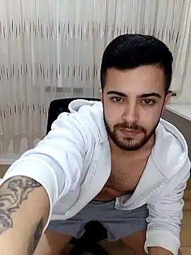 Ozi1910 online show from December 14, 2025, 1:33 am