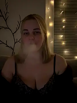 Snapshot of ItsLxsa chatting on November 29, 2025, 11:30 pm ItsLxsa online show from November 29, 2025, 11:30 pm