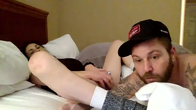 Snapshot of RaynLiz chatting on February 22, 2026, 11:47 pm RaynLiz online show from February 22, 2026, 11:47 pm