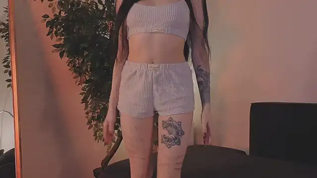 Snapshot of Loona_Eclipse chatting on January 17, 2026, 8:12 pm Loona Eclipse online show from January 17, 2026, 8:12 pm