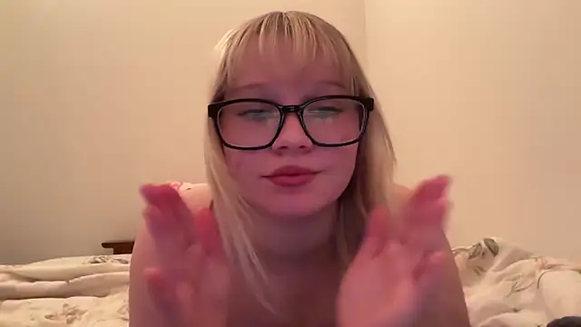 xoxokayy18 online show from October 24, 2025, 4:31 am