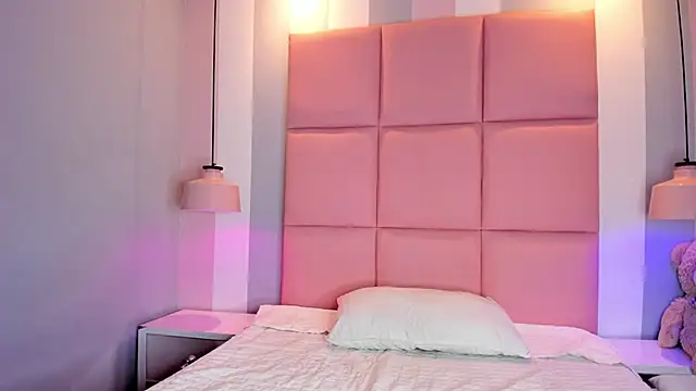 Snapshot of CarolinaFerrer chatting on October 13, 2025, 2:50 pm CarolinaFerrer online show from October 13, 2025, 2:50 pm