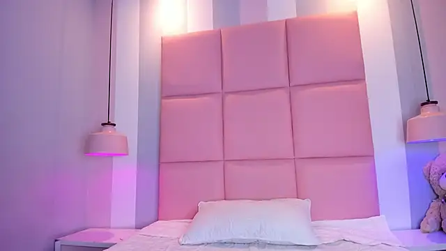 Snapshot of CarolinaFerrer chatting on October 17, 2025, 12:30 pm CarolinaFerrer online show from October 17, 2025, 12:30 pm