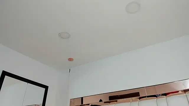 Snapshot of CarolinaFerrer chatting on October 31, 2025, 3:35 pm CarolinaFerrer online show from October 31, 2025, 3:35 pm