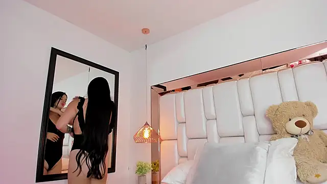 Snapshot of CarolinaFerrer chatting on November 13, 2025, 4:17 pm CarolinaFerrer online show from November 13, 2025, 4:17 pm