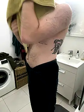 Snapshot of TomieSoichi chatting on October 2, 2025, 5:03 am TomieSoichi online show from October 2, 2025, 5:03 am