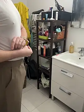 Snapshot of TomieSoichi chatting on November 28, 2025, 6:27 am TomieSoichi online show from November 28, 2025, 6:27 am