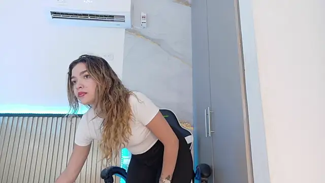 Sammy Lovee online show from October 17, 2025, 7:27 pm