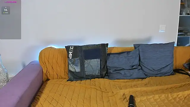 Snapshot of WonderConnie1 chatting on January 15, 2026, 2:27 am WonderConnie1 online show from January 15, 2026, 2:27 am