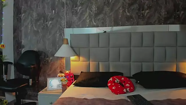 Snapshot of yiyisandoval chatting on February 8, 2026, 7:28 pm yiyisandoval online show from February 8, 2026, 7:28 pm