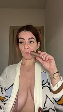 Snapshot of Roxanne_Skye chatting on November 20, 2025, 1:22 pm Roxanne Skye online show from November 20, 2025, 1:22 pm