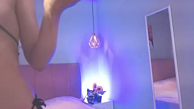 ela petit online show from November 21, 2025, 8:51 pm