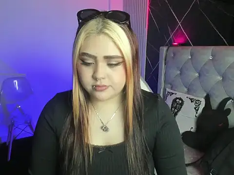 im bunny   online show from December 1, 2025, 4:12 pm