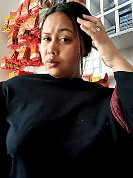 Snapshot of Alessandraa- chatting on October 25, 2025, 4:13 pm Alessandraa- online show from October 25, 2025, 4:13 pm