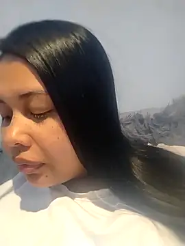 Snapshot of Alessandraa- chatting on February 22, 2026, 3:21 pm Alessandraa- online show from February 22, 2026, 3:21 pm