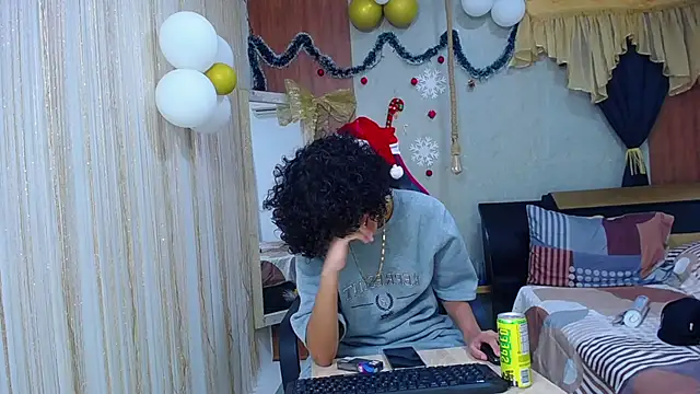 miss leidy  online show from November 28, 2025, 3:09 am